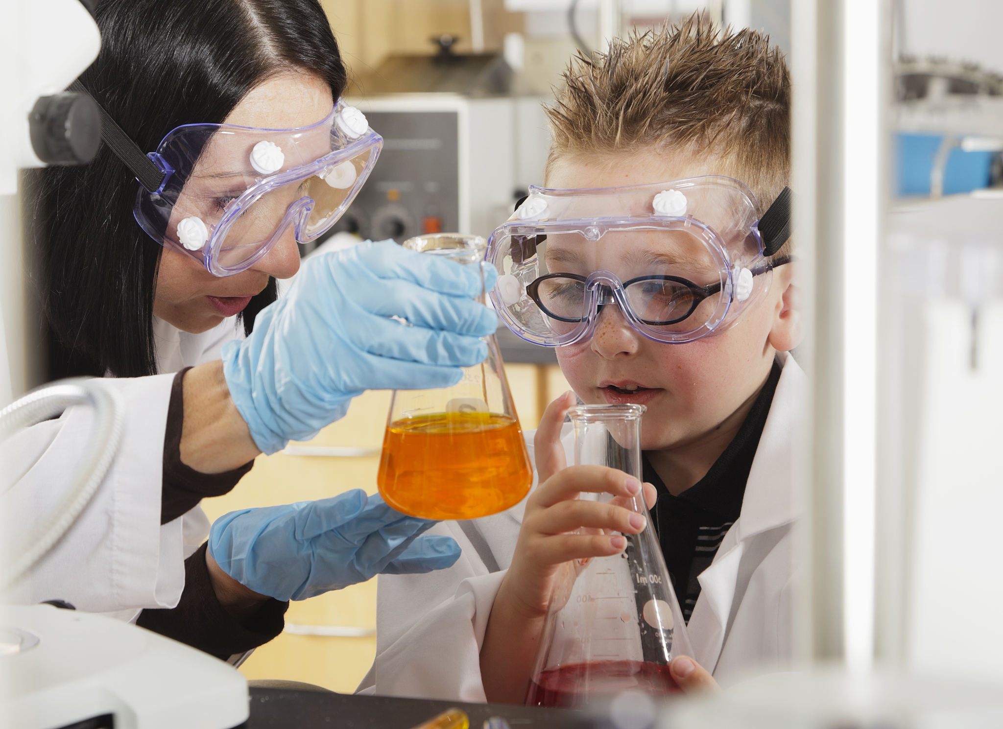 重庆卫校毕业后能当医生吗？就业方向解析