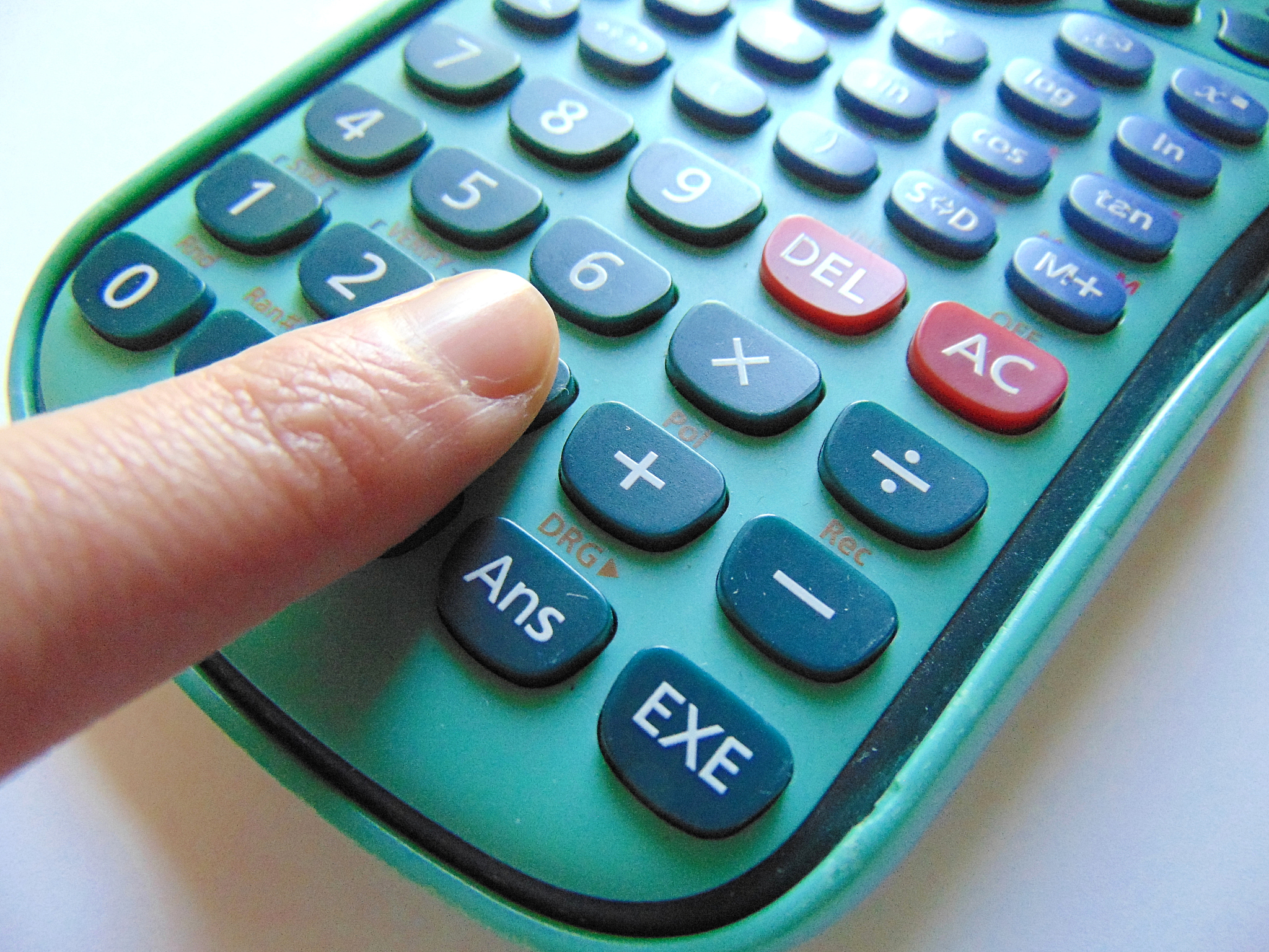 73 除以 4 的结果是多少？手算和计算器方法详解