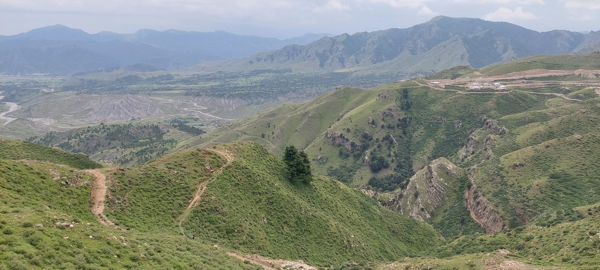 台地、平顶山和尖顶山形成顺序：地质演变的奥秘