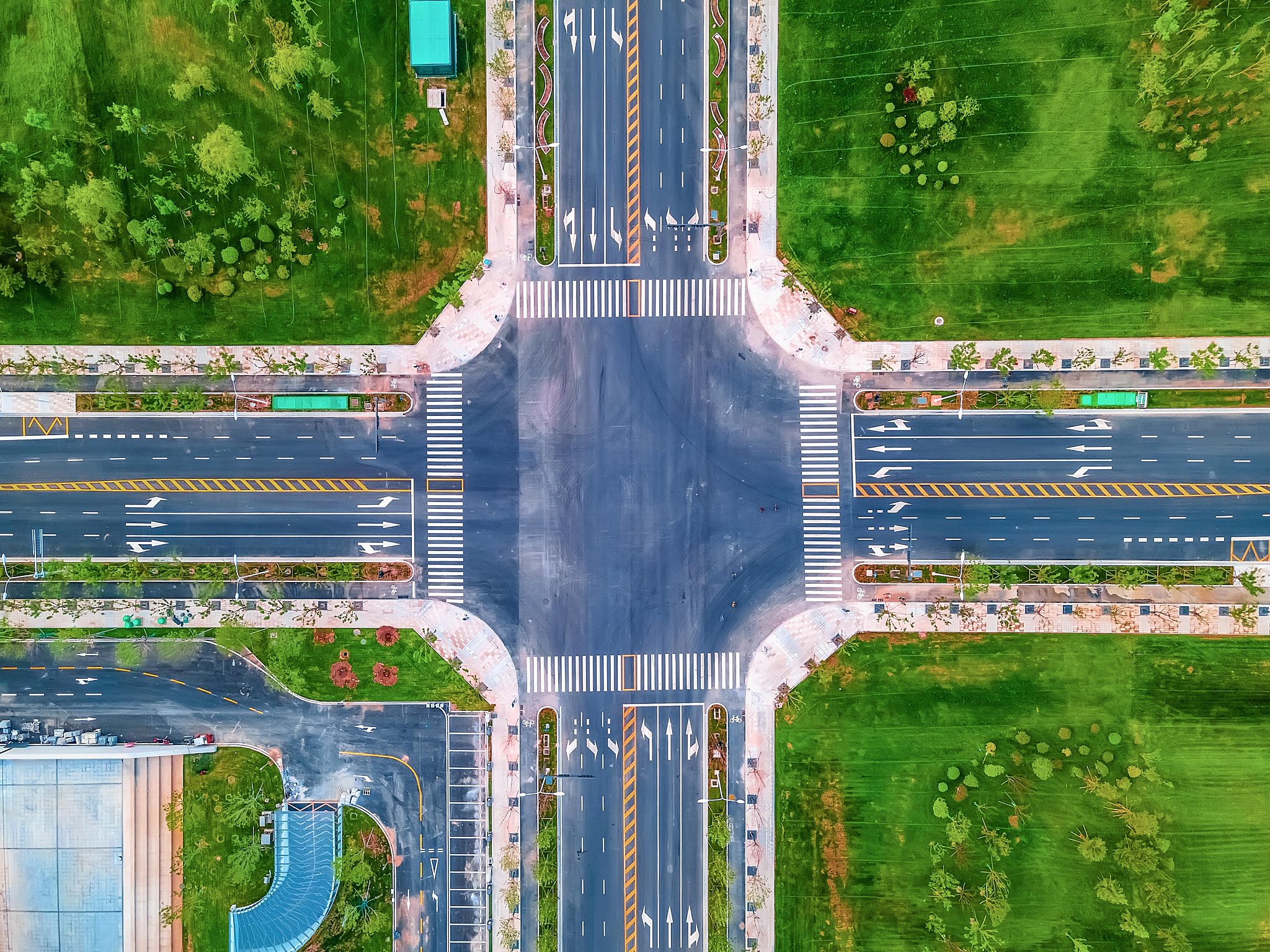 路口节点设计：信号控制、环形交叉口、直行分离式等类型详解