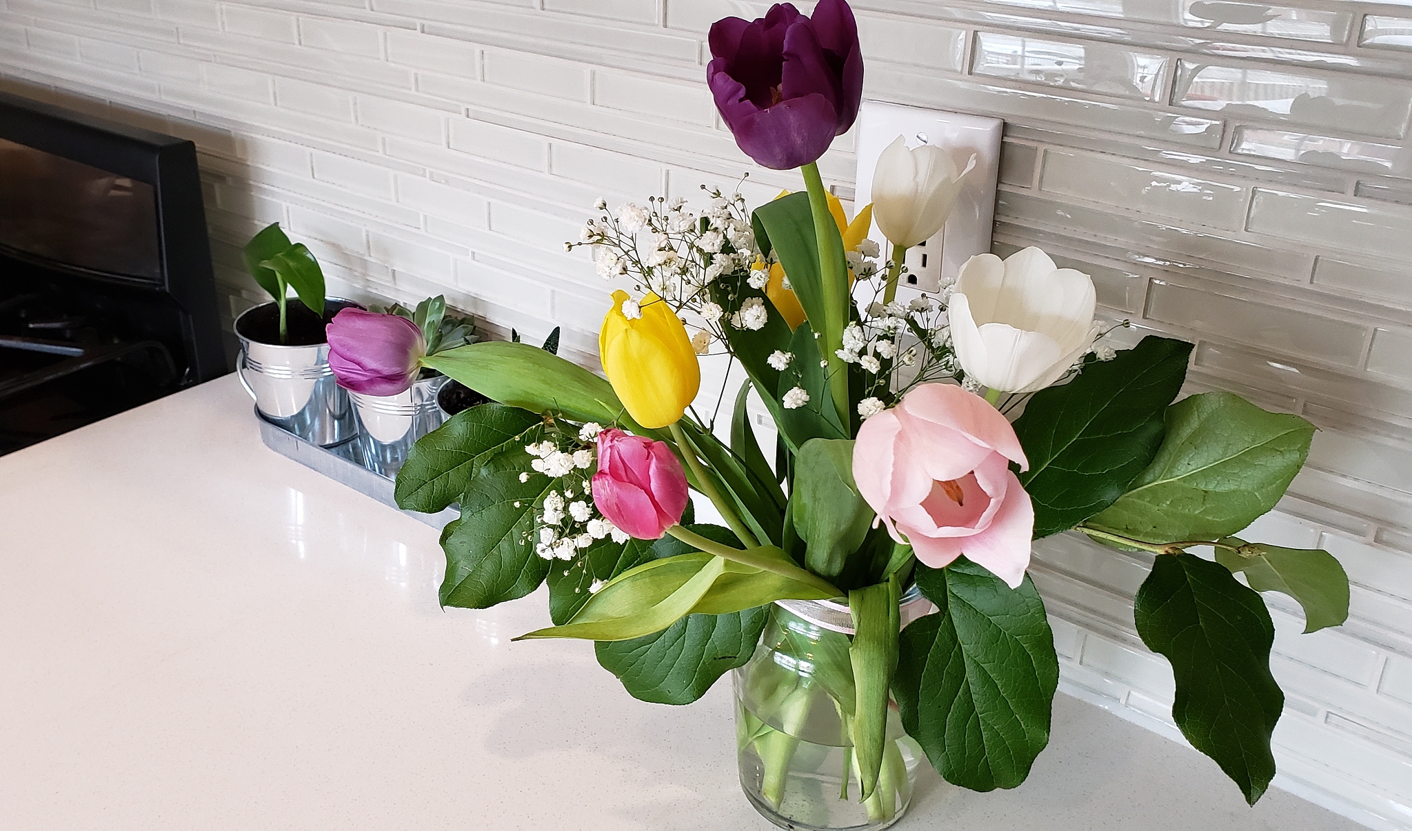 你是一个专业的奇门遁甲的老师我是学生我想问你：厨房放在巽位