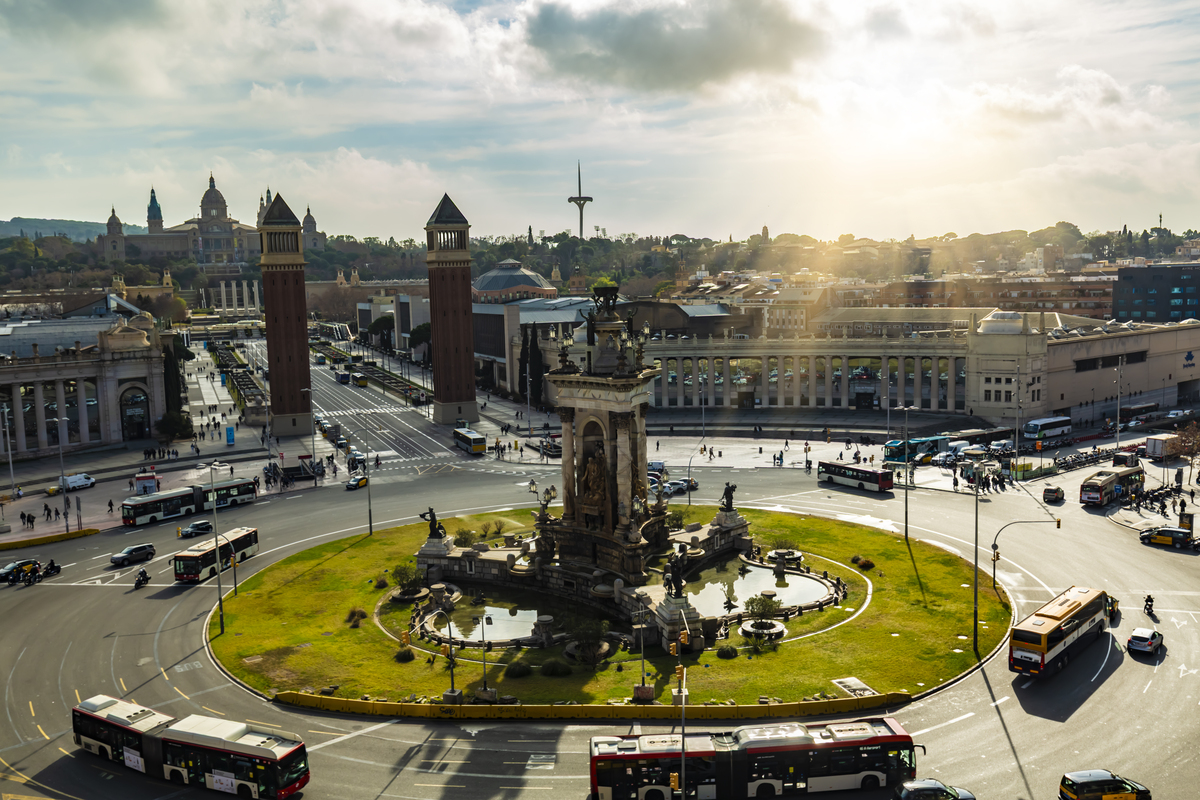 加泰罗尼亚广场：巴塞罗那市中心的活力中心