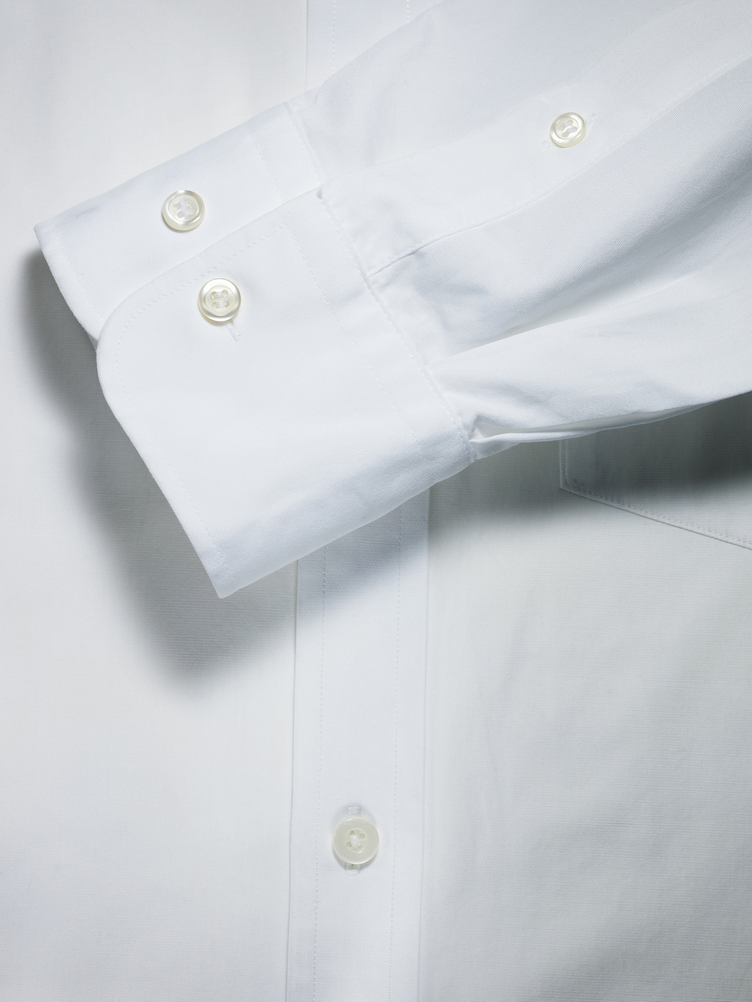 请帮我写1篇600字博客文章主题是：衬衣怎么洗