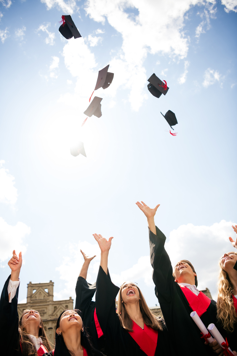 难忘的毕业典礼：我的大学时光回忆与未来展望