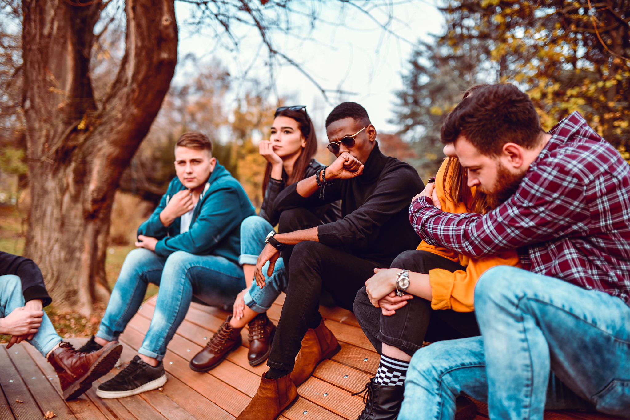 写一首表达回忆情绪的中文蓝调歌曲歌曲表达的主题为和平歌词结构为verse1、verse2、Pre-Chorus1、chorus1、chorus2、verse3、verse4、chorus3、Bridge1、chorus4并确保chorus1、chorus2、chorus3、chorus4、verse5、Pre-Chorus2、chorus5、Bridge2、歌词不重复每段歌词结尾使用中文yanyu