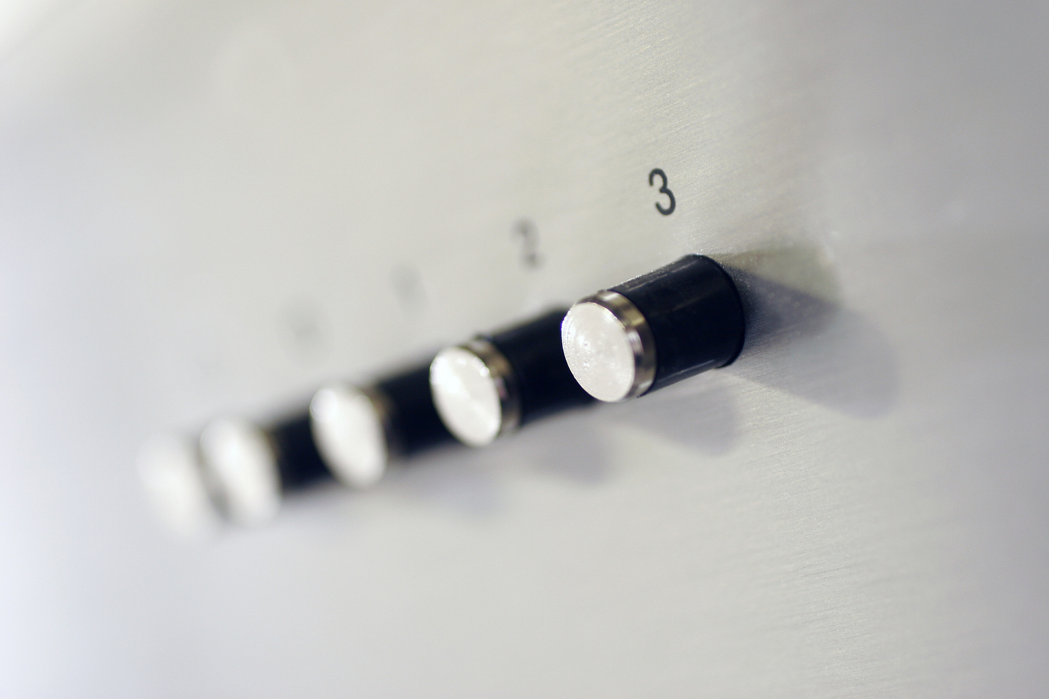 铬黑T指示剂：测定金属离子终点的颜色变化及应用