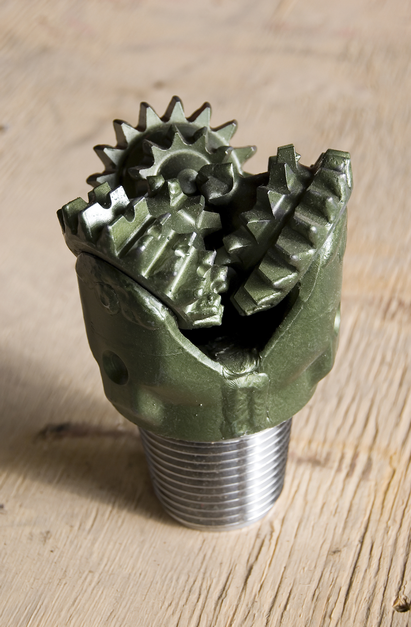 钻井开采钻头研究：概述、可钻性分析、PDC钻头优选及现场试验