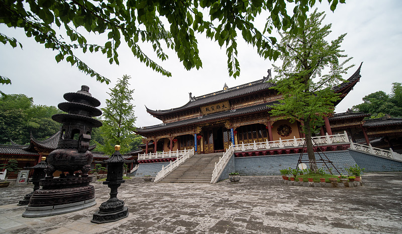 浙江省绍兴市上虞曹娥江畔-东山景区,东晋名士谢安隐居于此