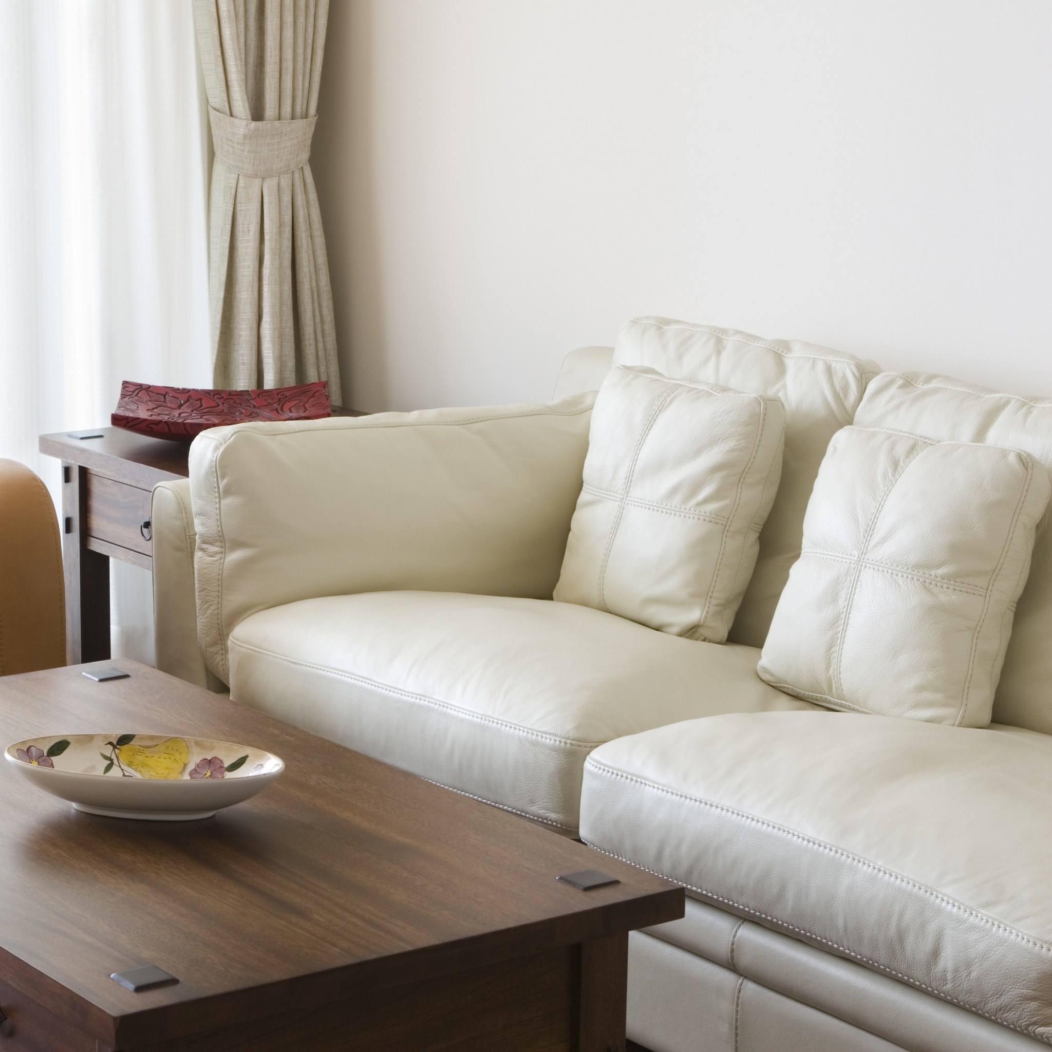 布艺沙发清洁指南：轻松搞定沙发污渍