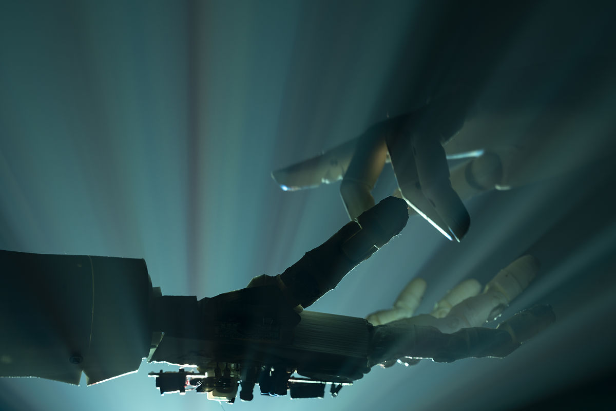 现代战争的重点：空战、网络战和高科技武器