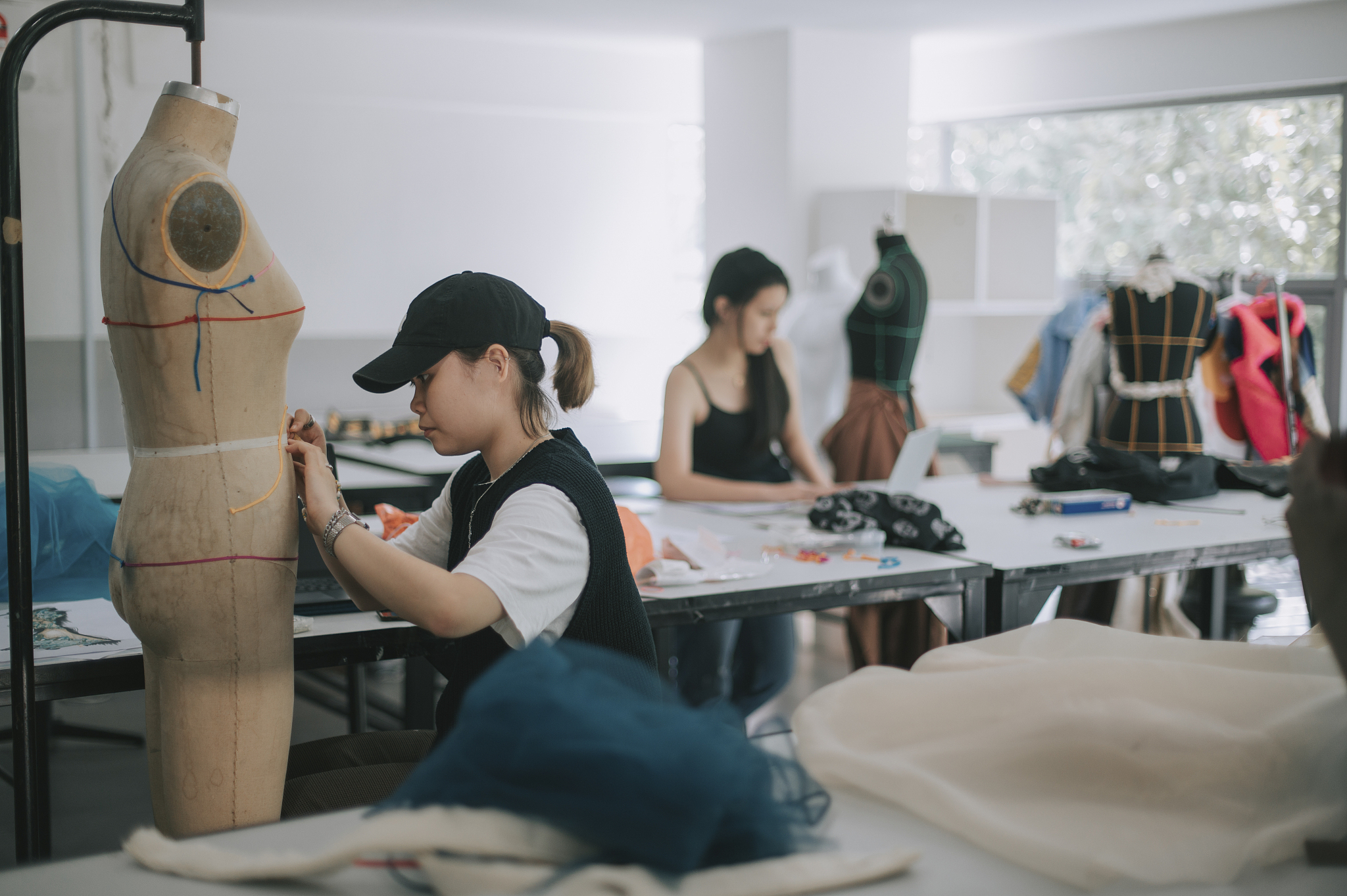 服装设计、学习用品、自习室一体化服务平台：助力年轻人实现自我价值