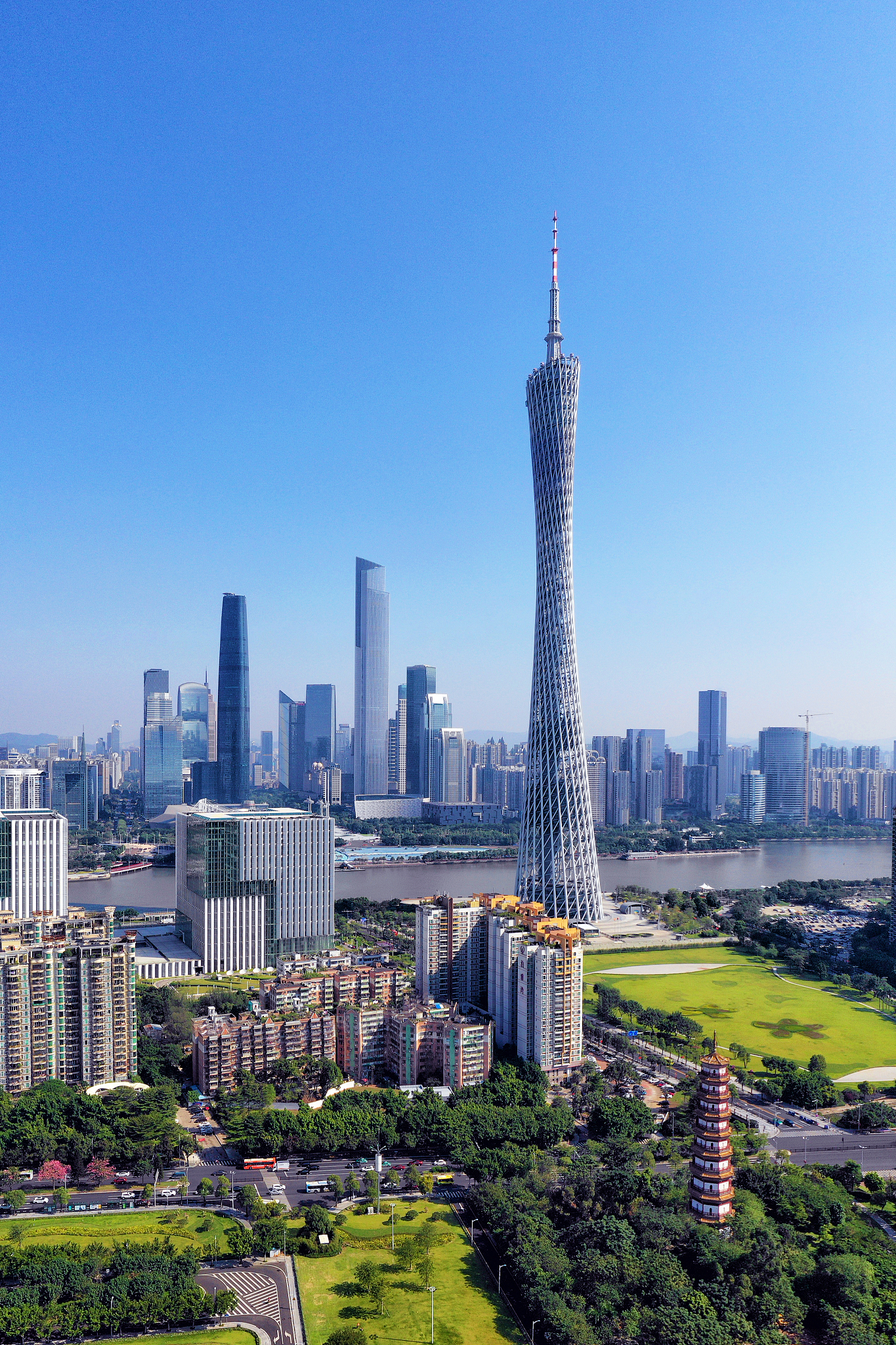 去广州旅游三天做一下旅游攻略住宿要在广州塔附近500左右吃点特色小吃