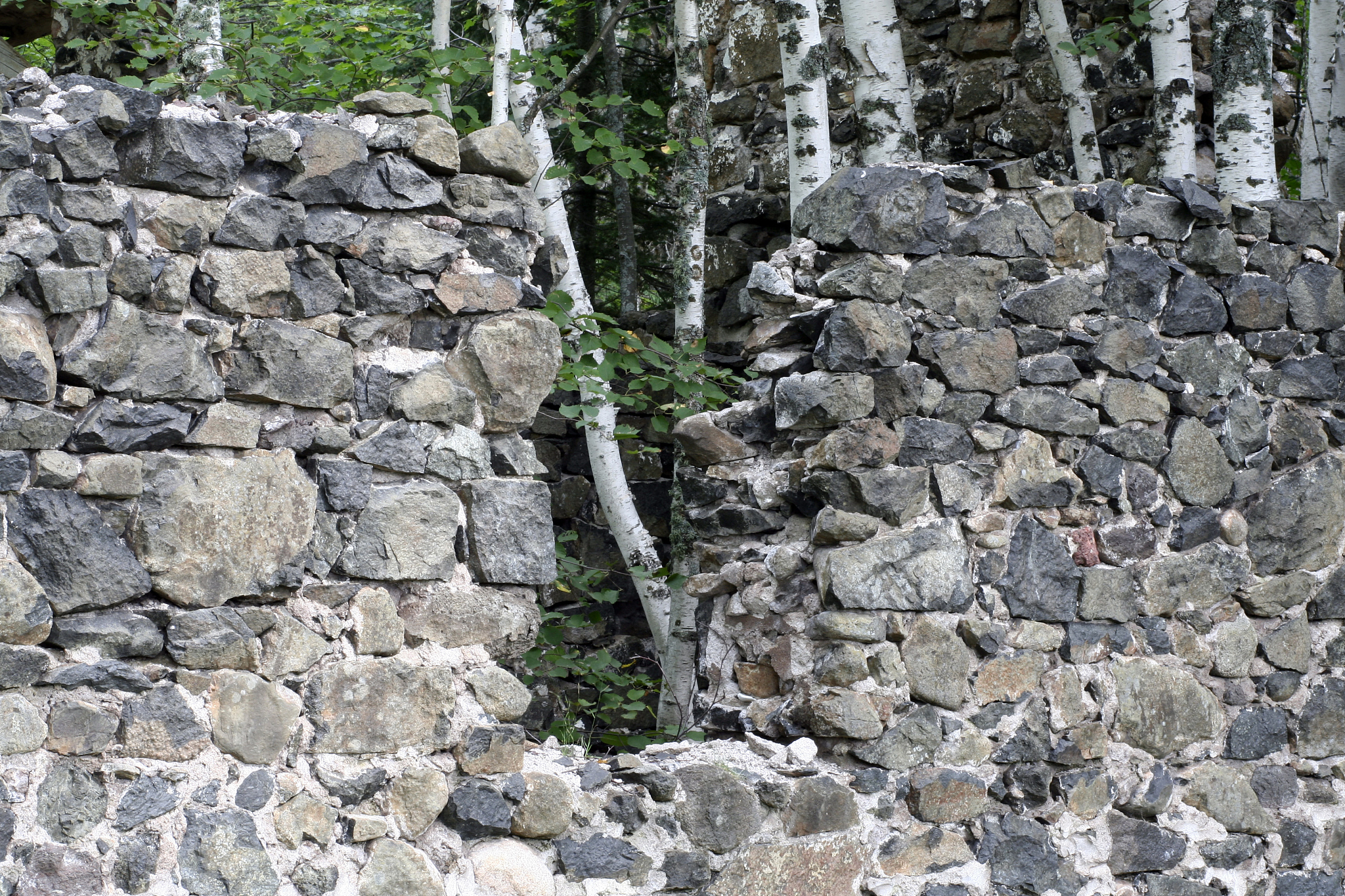 What is the difference between gravel and stone