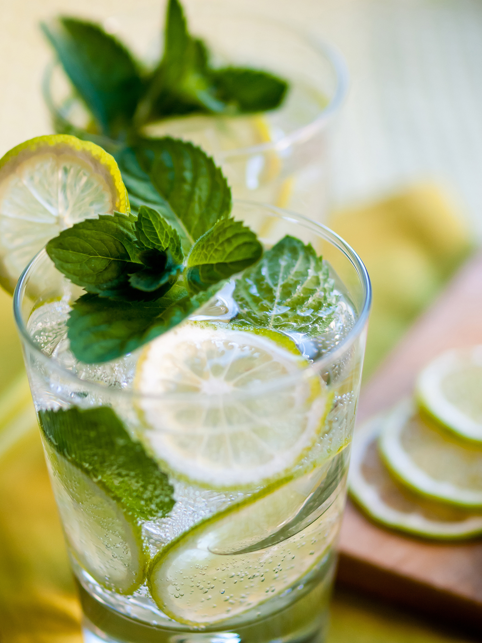 思念柠檬冰的诗句：夏日清凉的味觉记忆