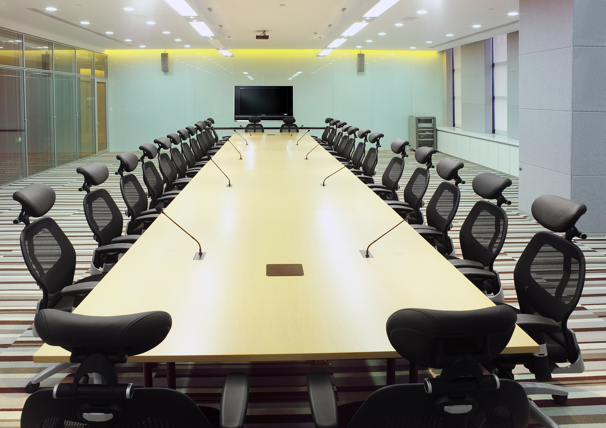 菌业公司视频会议升级：大数据中心会议桌椅采购方案