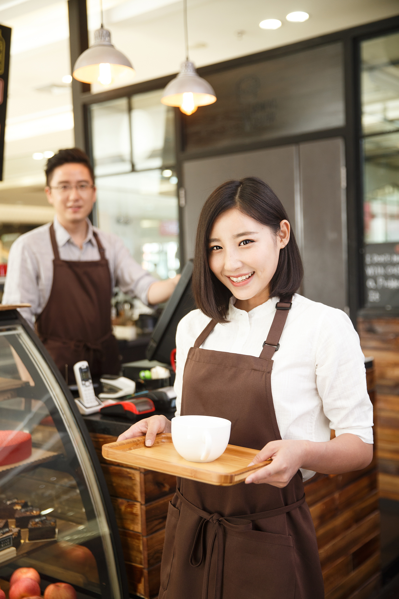 我觉得我什么都不会不要太自责每个人都有自己的优点和不足。如果你觉得自己缺乏某些技能或知识可以通过学习和实践来改善。找到自己的兴趣爱好和擅长的领域努力发掘自己的潜力相信自己能够做到更好。同时也要学会接受自己的不足和错误不断反思和改进成为更好的自己。但我现在需要一份工作寻找工作是一个需要耐心和毅力的过程。首先你可以制作一份优秀的简历和求职信突出自己的优点和经验。然后你可以通过招聘网站、社交媒体和人脉关