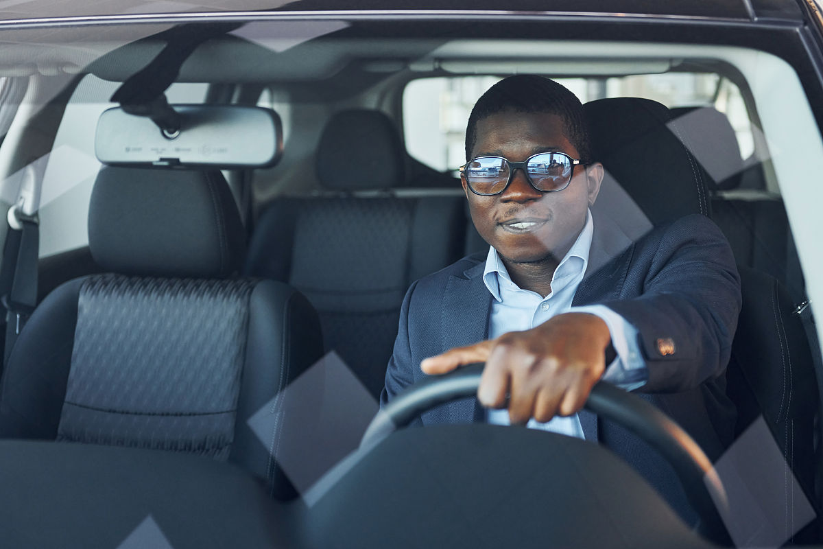 学生情绪稳定性对在线学习同伴评分的影响