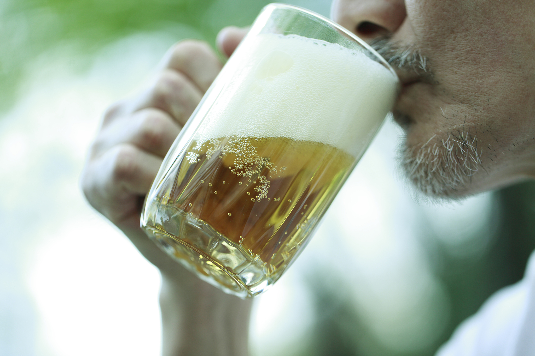 喝完啤酒能喝牛奶吗？