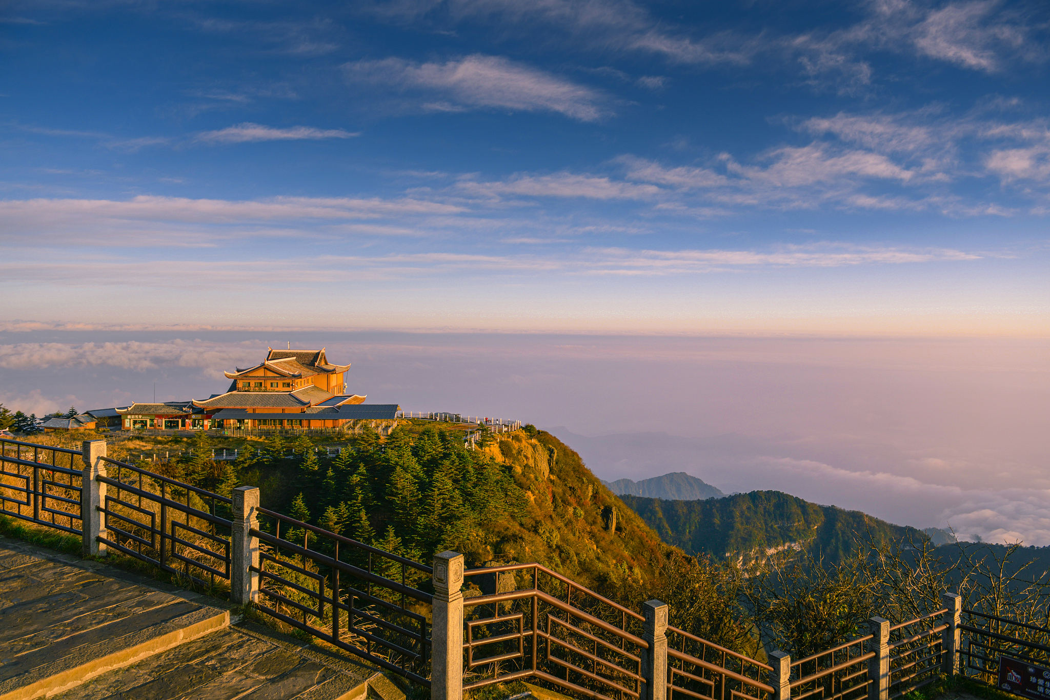 请帮我写1篇600字博客文章主题是：峨眉山简介