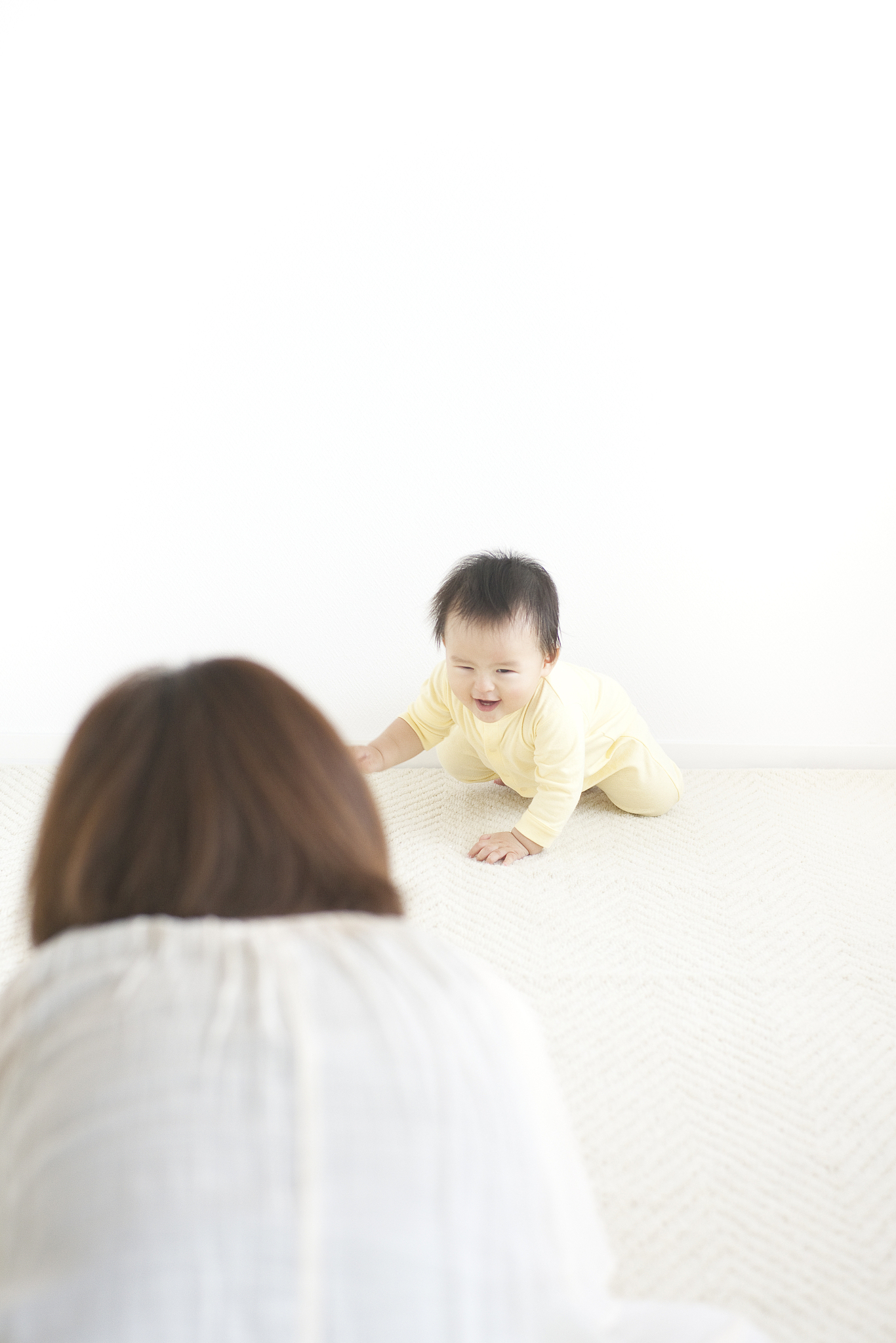 儿子从小到大的纪录片。请帮我生成解说文字。