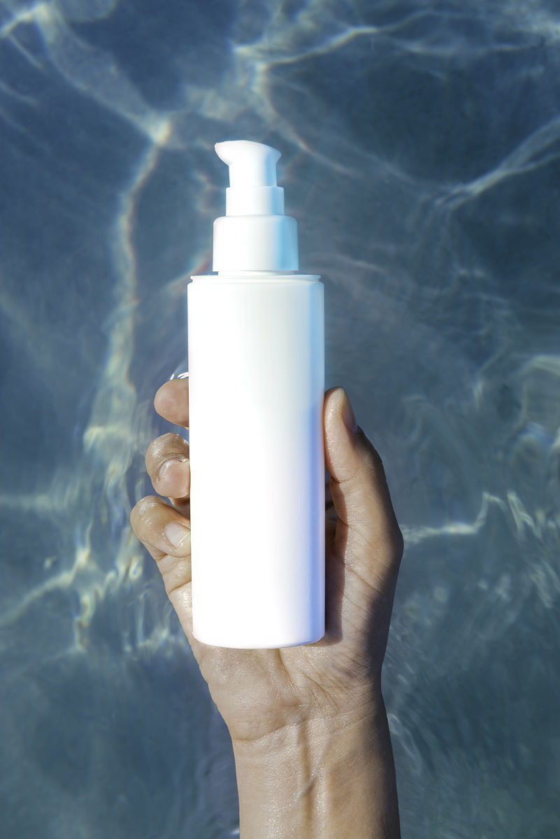 请帮我写1篇650字的博客文章主题是：卸妆水和卸妆油的区别