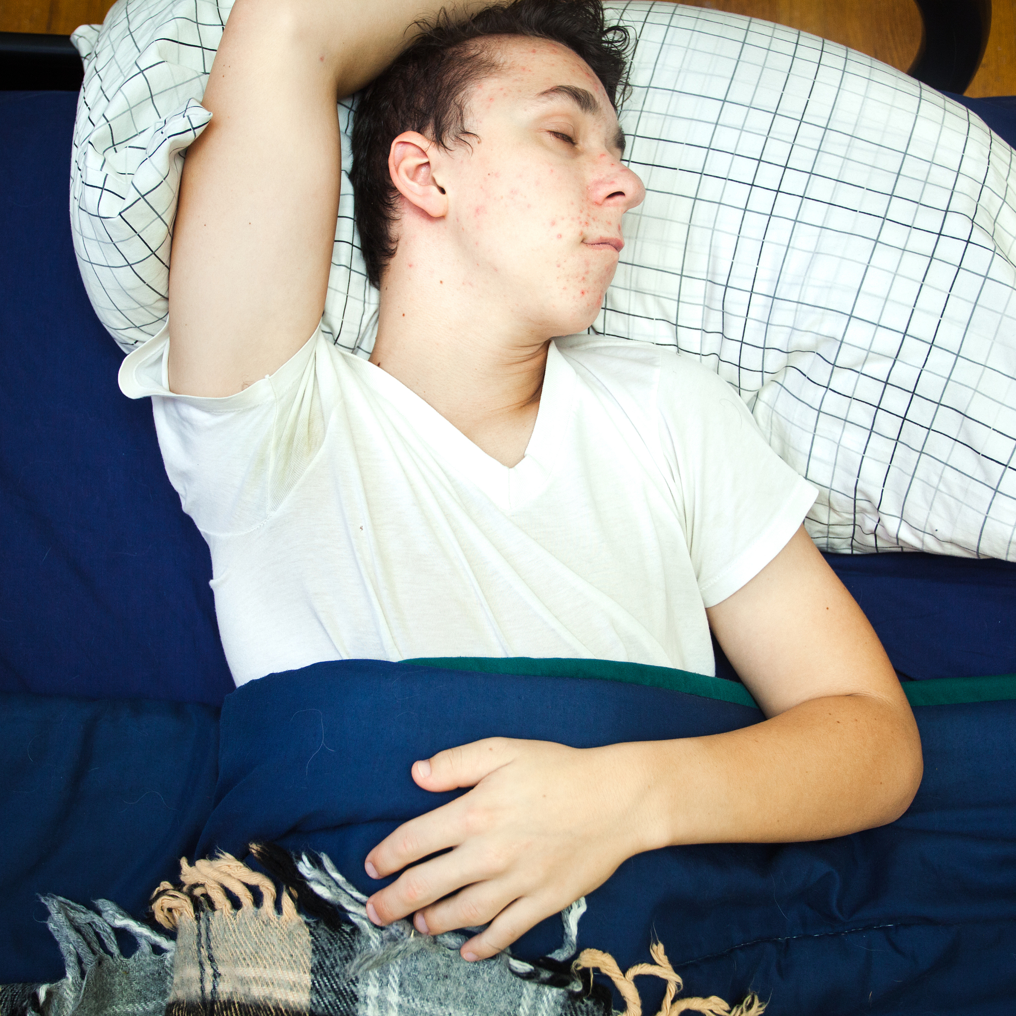 宿舍失眠易怒，被朋友孤立怎么办？