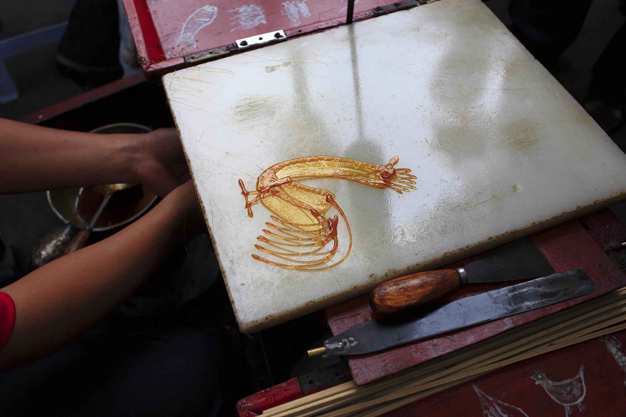 我想建一个旅游攻略类的网站，请帮我设计5个标题栏