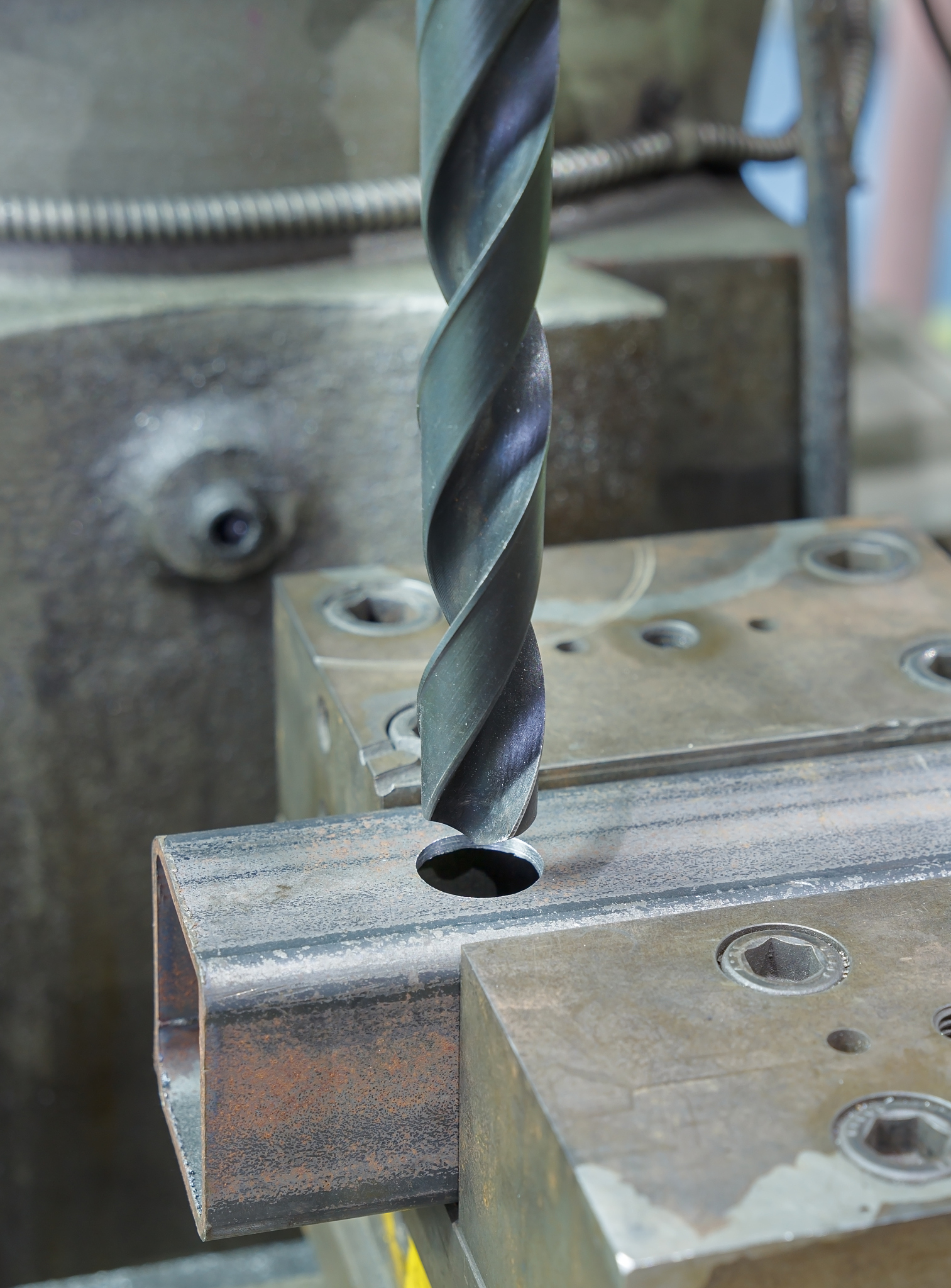 不锈钢切削液加工黏刀原因分析及解决方案 - 提高加工效率和质量