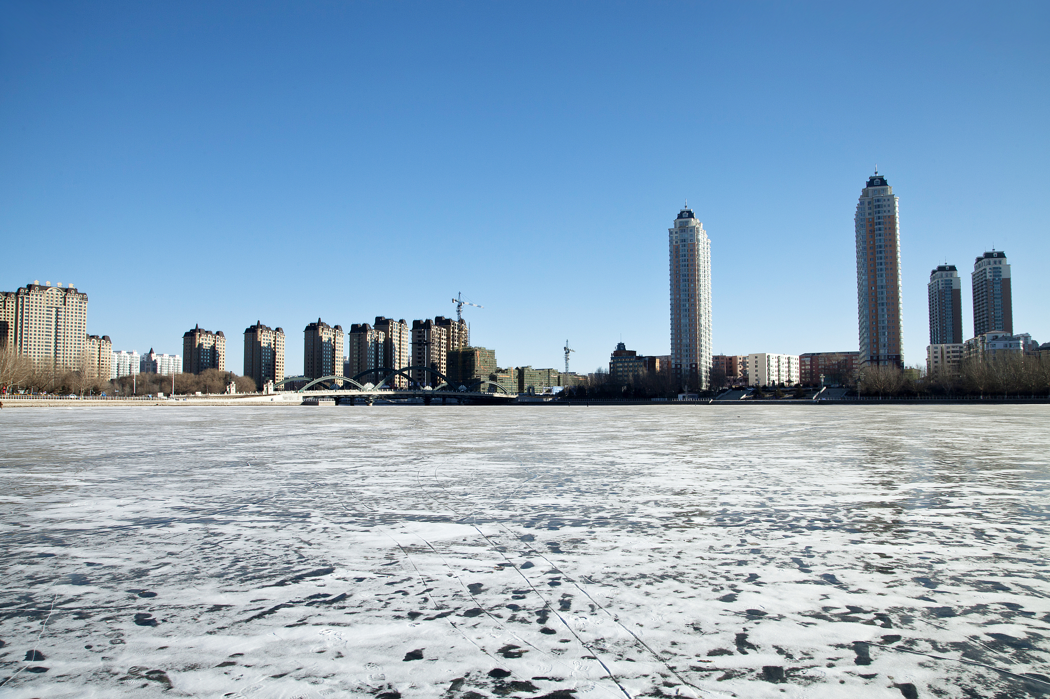 齐齐哈尔冬日湖景