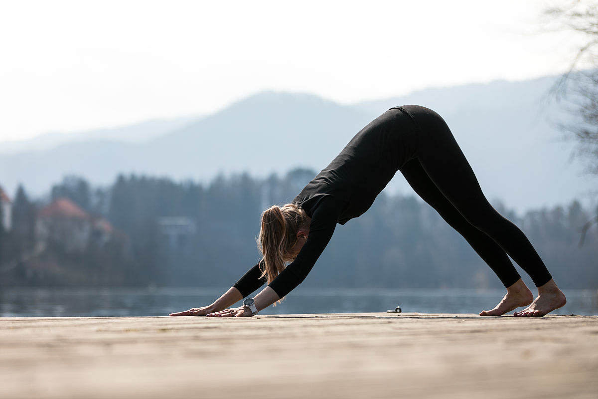 下犬式对脸的好处，