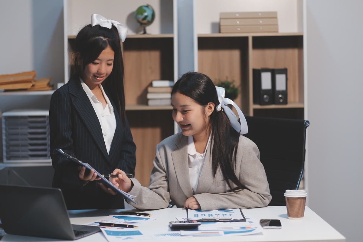 女生当乘务员是吃青春饭吗？揭秘乘务员职业真相