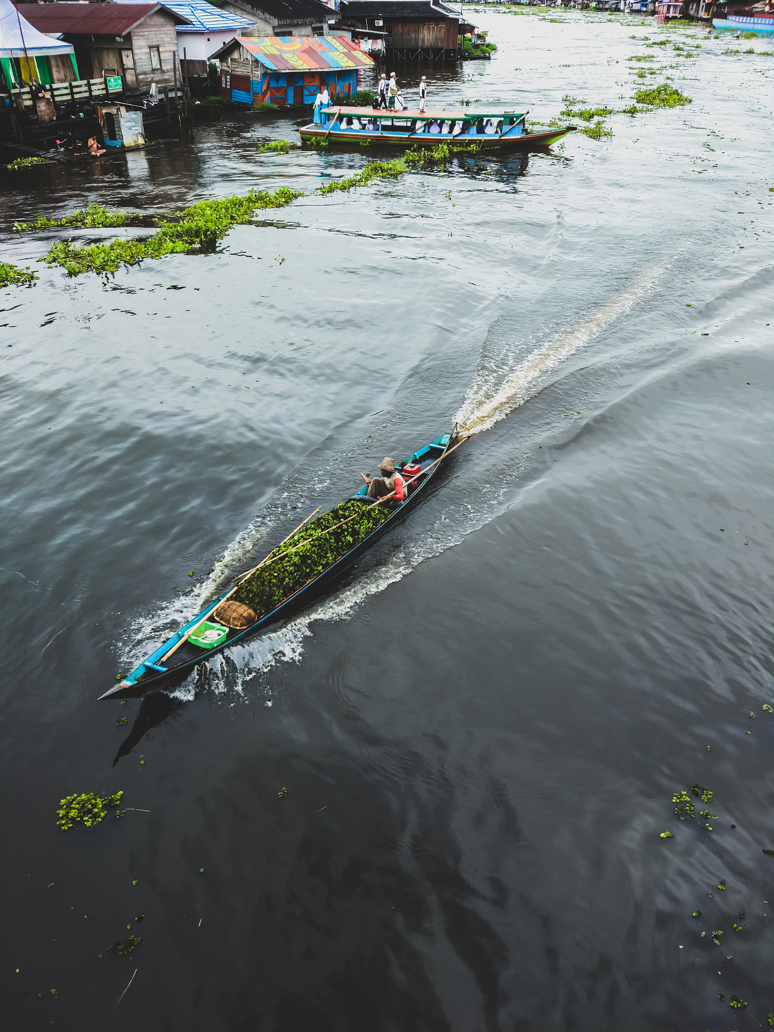 划船安全指南：水流和地形的影响