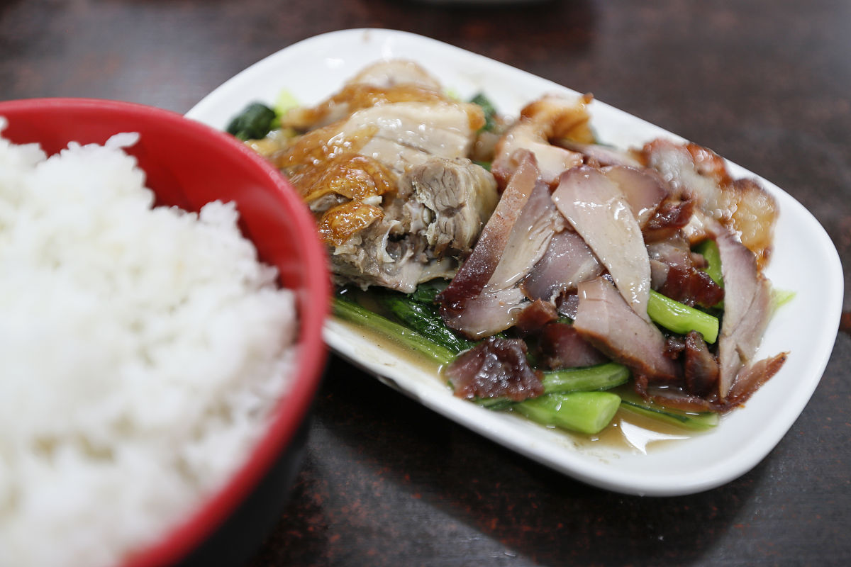 请给我编辑 70字 龙江猪脚饭外卖的好评