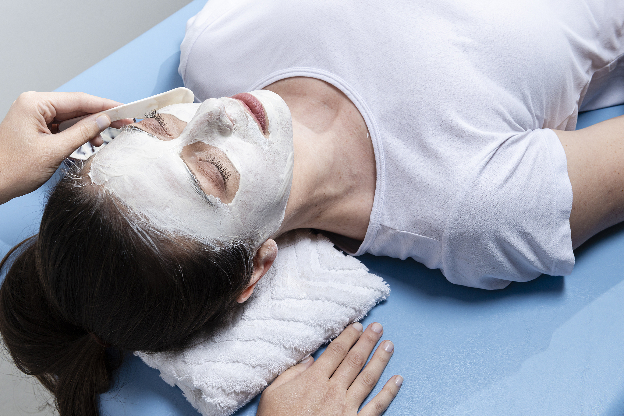 鼎鑫沙棘逆颜水凝蚕丝面膜可以去角质吗？