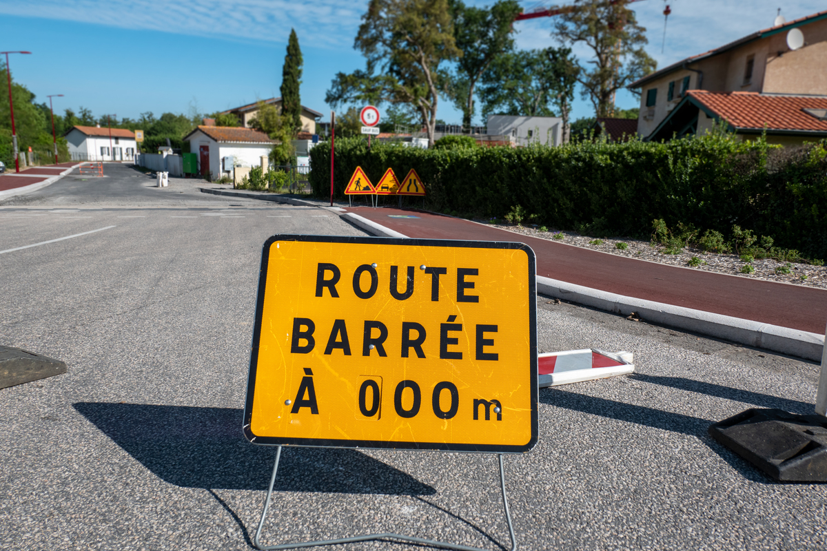 在美国加州高速公路上一般是开多快？