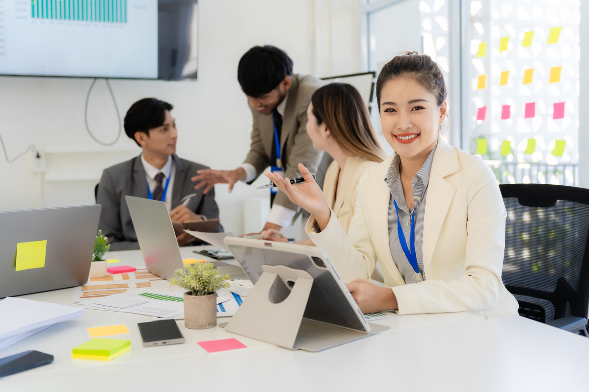 秘书专业技能提升指南：从行业知识到人际交往