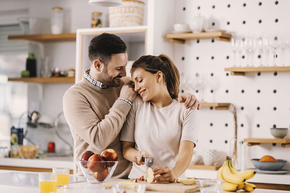 男友做厨房，女友当幼师，她出的这道题，你答对了吗？