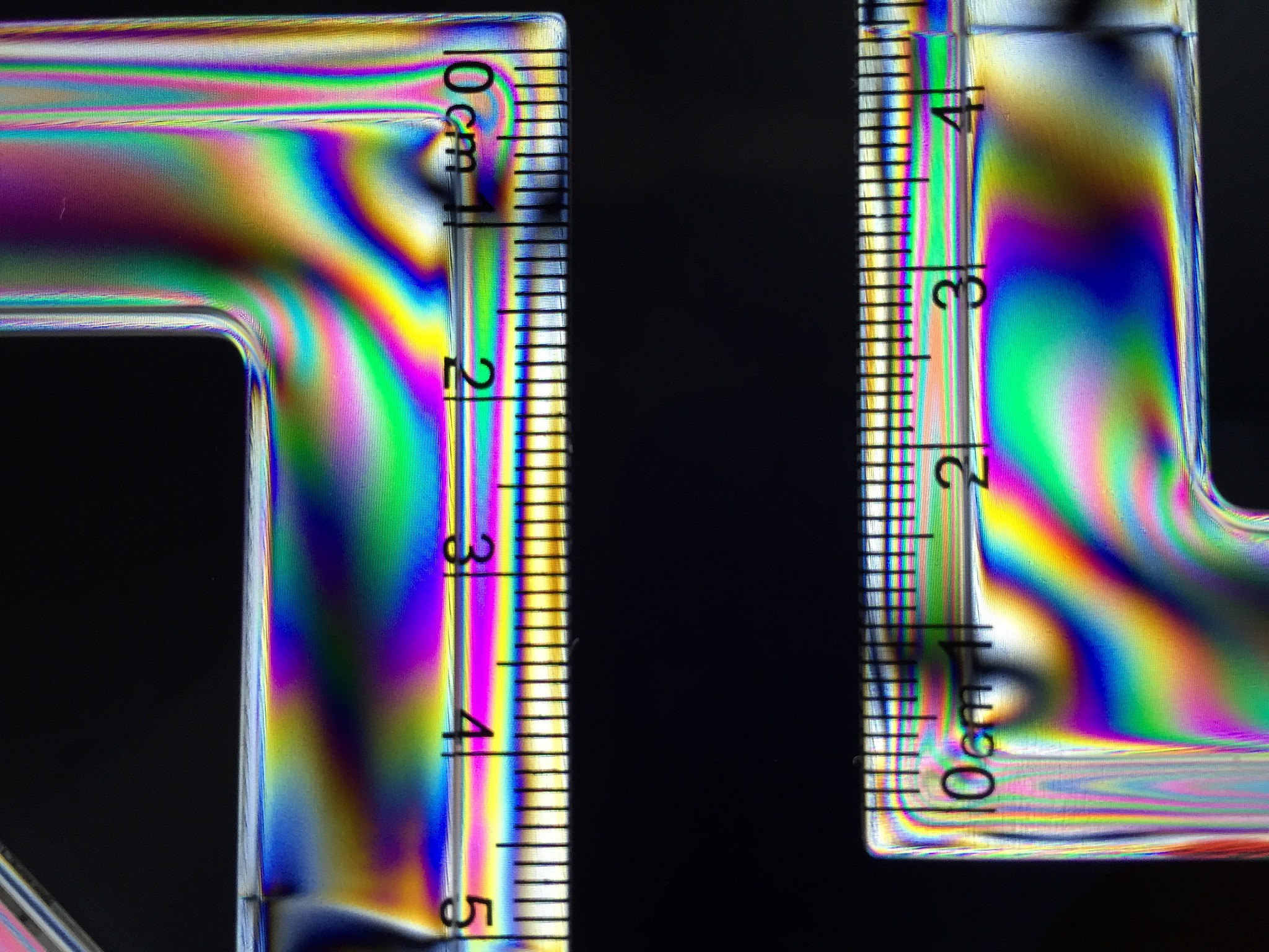 采用光学参量振荡器获得2微米激光输出的缺点