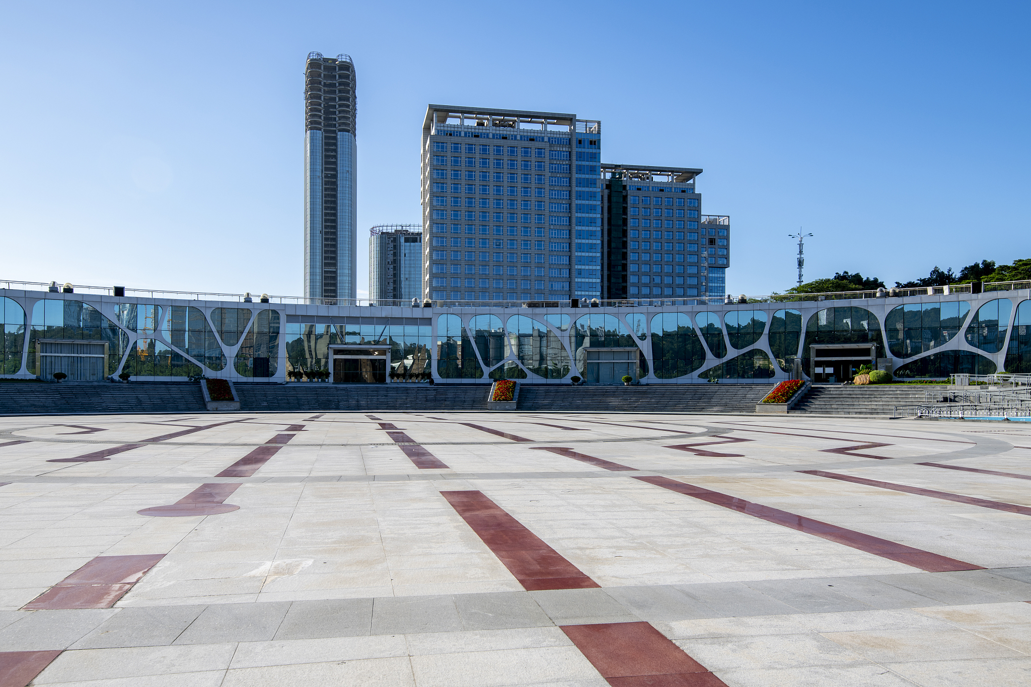 中国广州科学城广场展馆为背景的汽车广告背景图