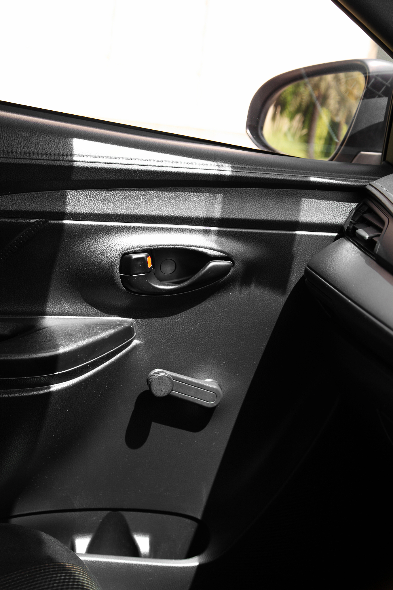 汽车后背门内板采用材料