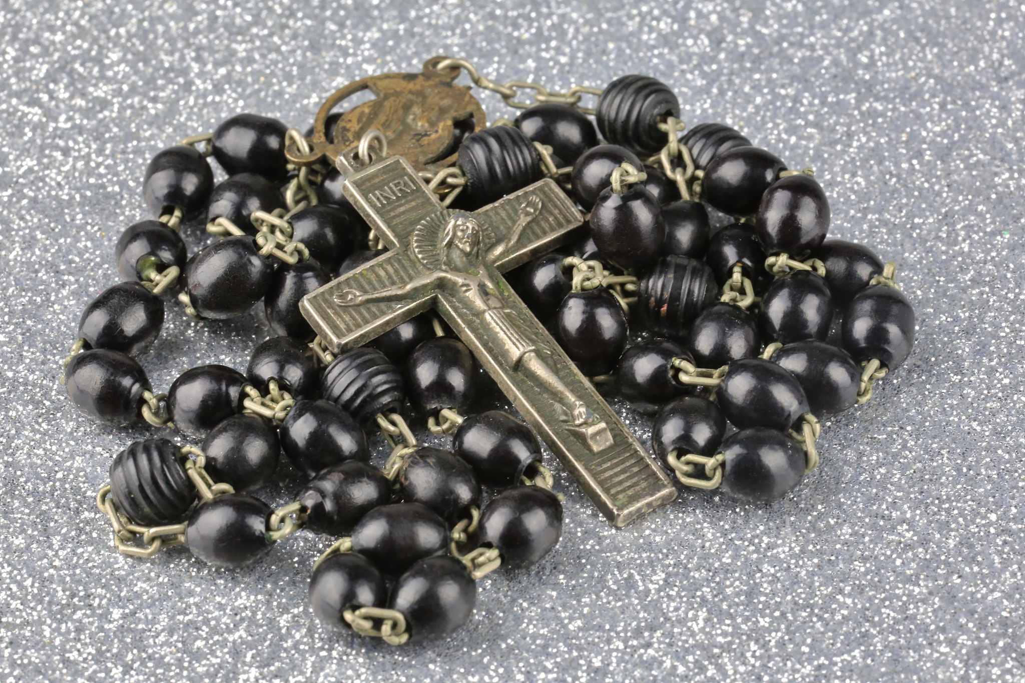 经轮转动，美文续写：诗意与遗憾并存的旅程