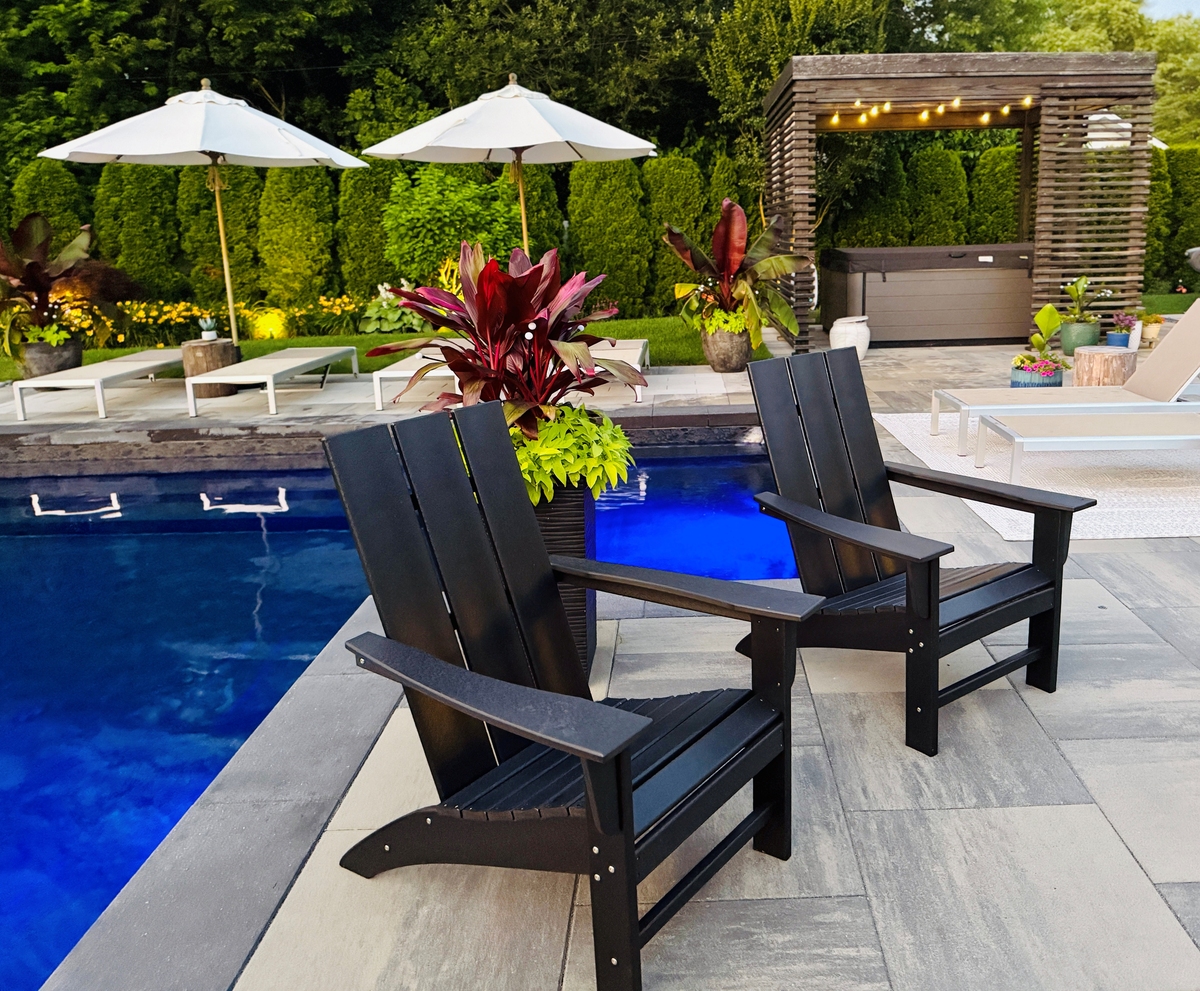 大户院子高端户外休闲家具案例分享高端轻奢风户外家具让你的空间靓丽醒目实景效果让您又心动了吗🤭？为你勾勒花与梦的时尚家居空间让空间靓丽醒目静谧感拉满舒适征服市场的永远不是价格是它的价位能带来双倍的幸福感的高端户外家具的舒适悠闲宣传文案