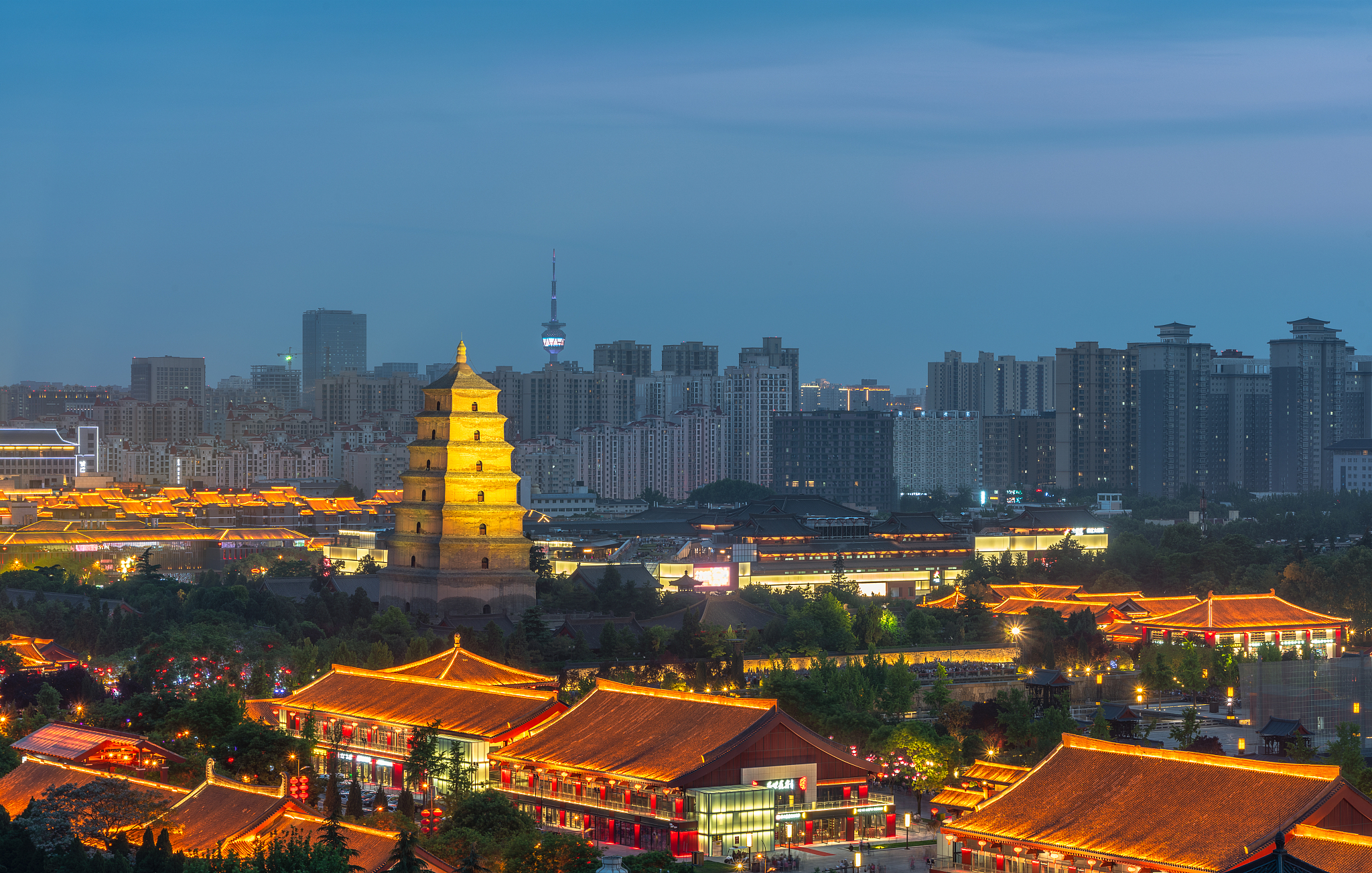 陕西:西安大雁塔和市区的现代建筑