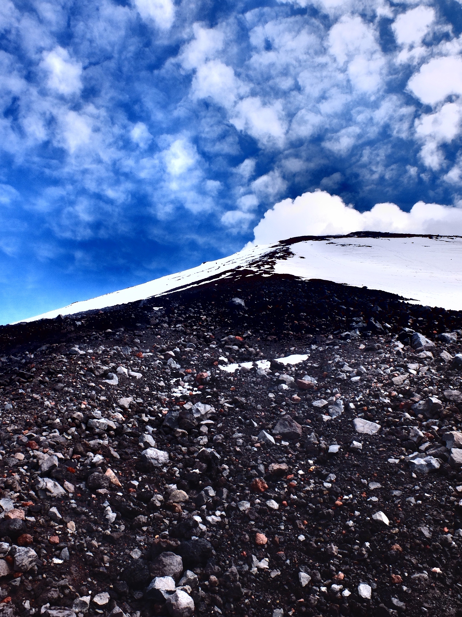 徒步旅游不满足于城市漫步徒步强度挑战升级。徒步旅游和传统旅游的差异与优劣势对比徒步旅游如何兴起未来发展趋势