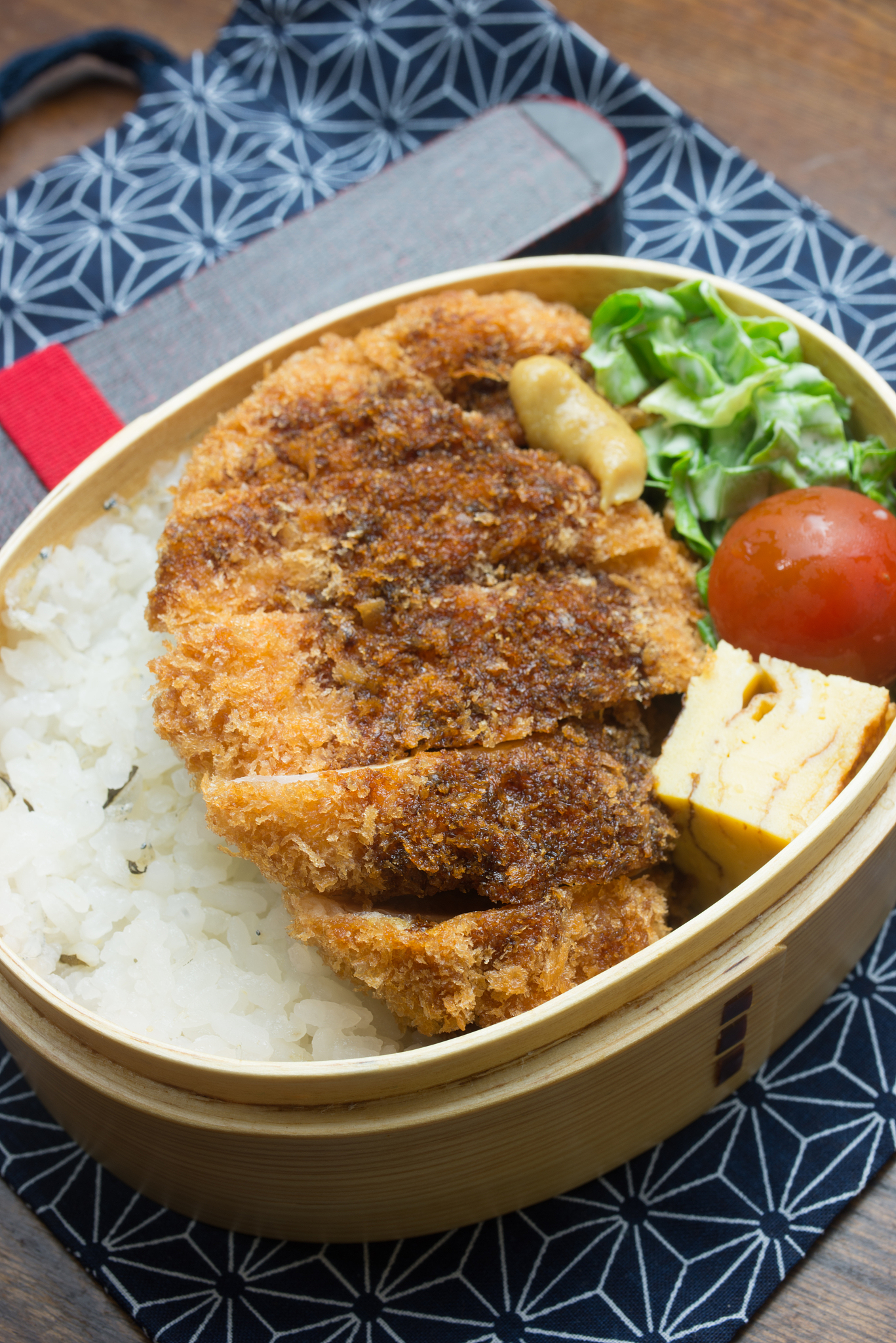 外卖好评：炸猪排浇汁土豆泥拌饭，美味推荐！