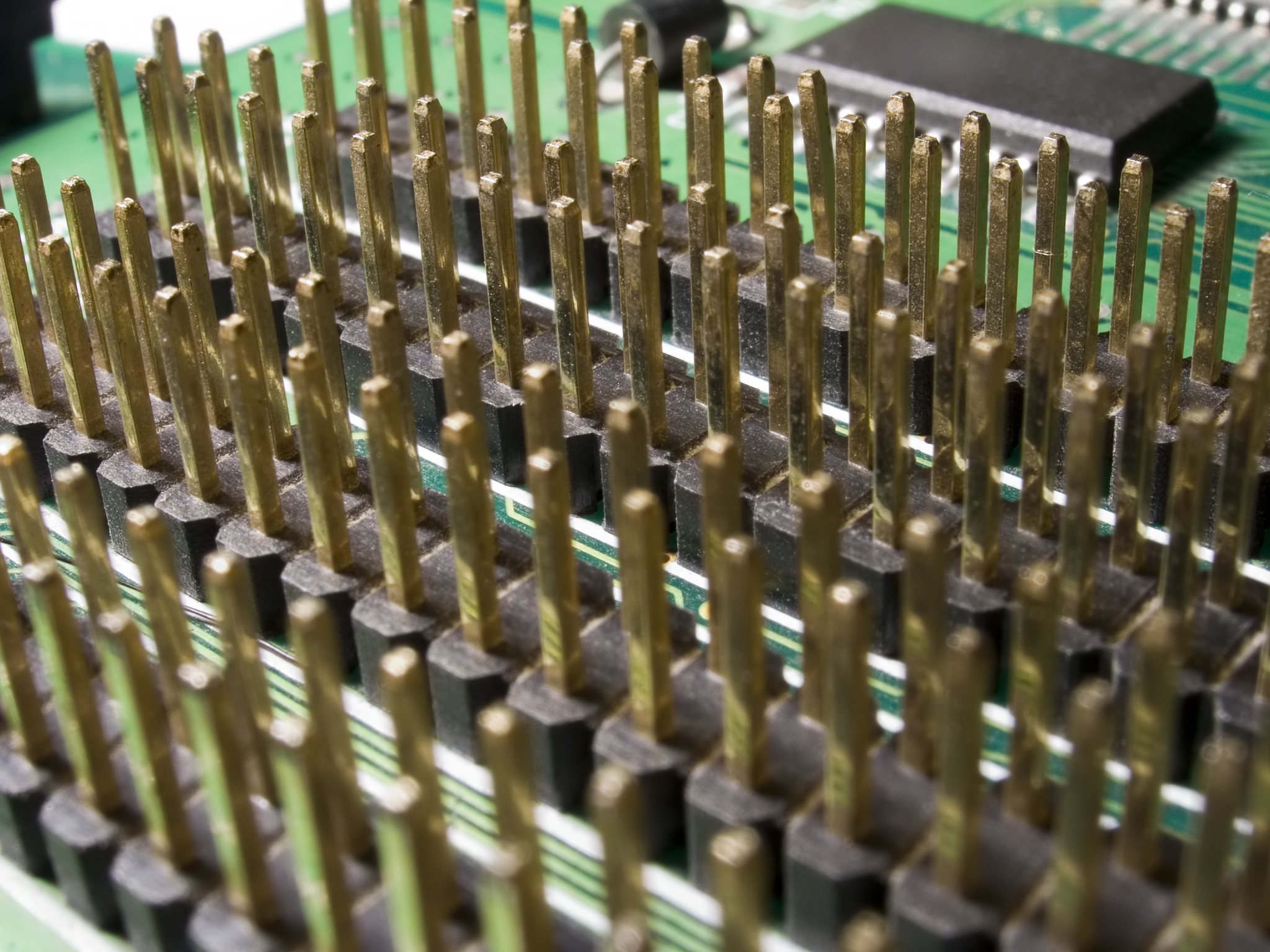 我们浏览客户的网站，发现客户对连接器有很大的需求，我们是中国工厂，能提供一站式的连接器产品.用英文撰写一封开发邮件