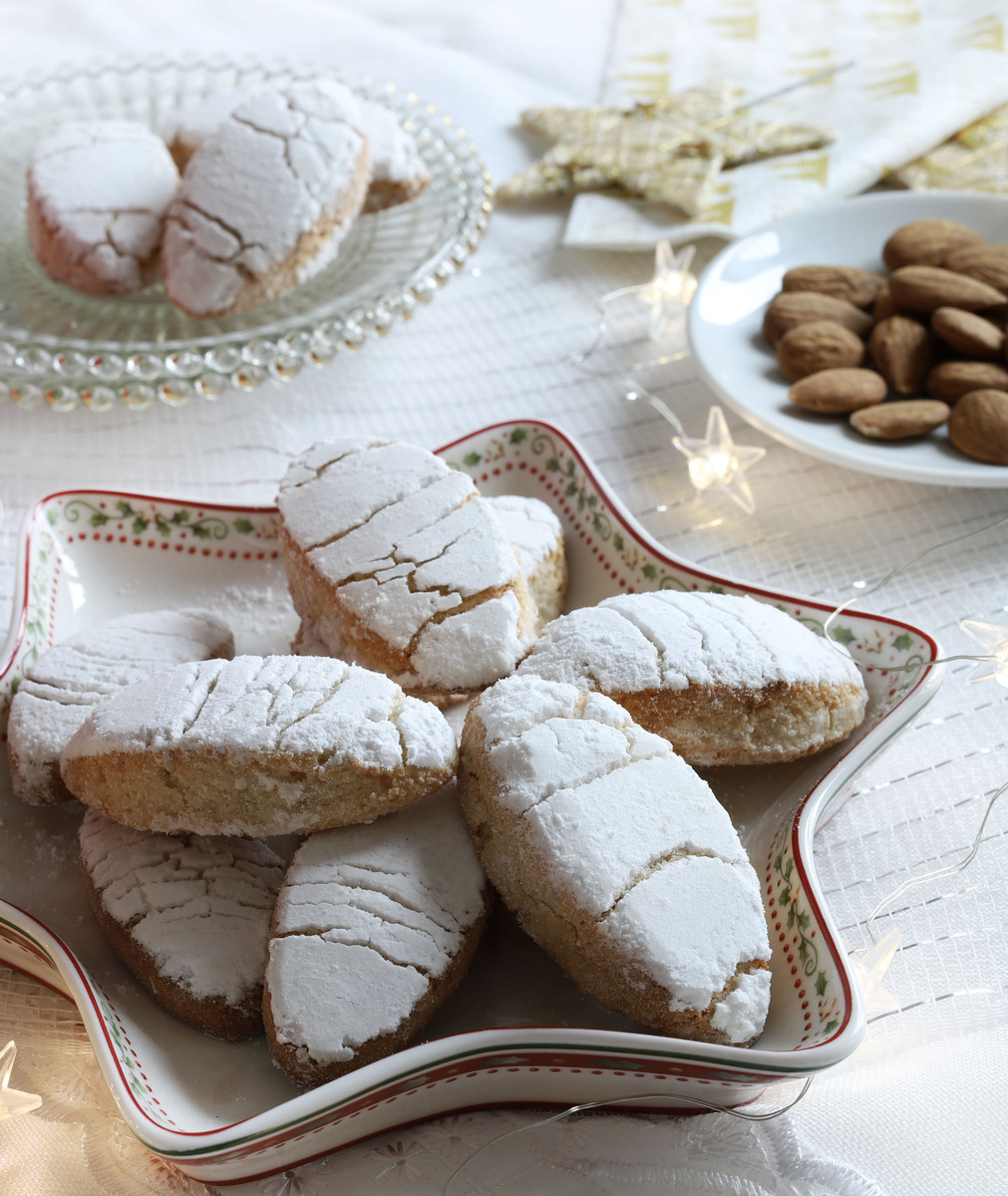 ricciarelli,意大利传统圣诞甜点.