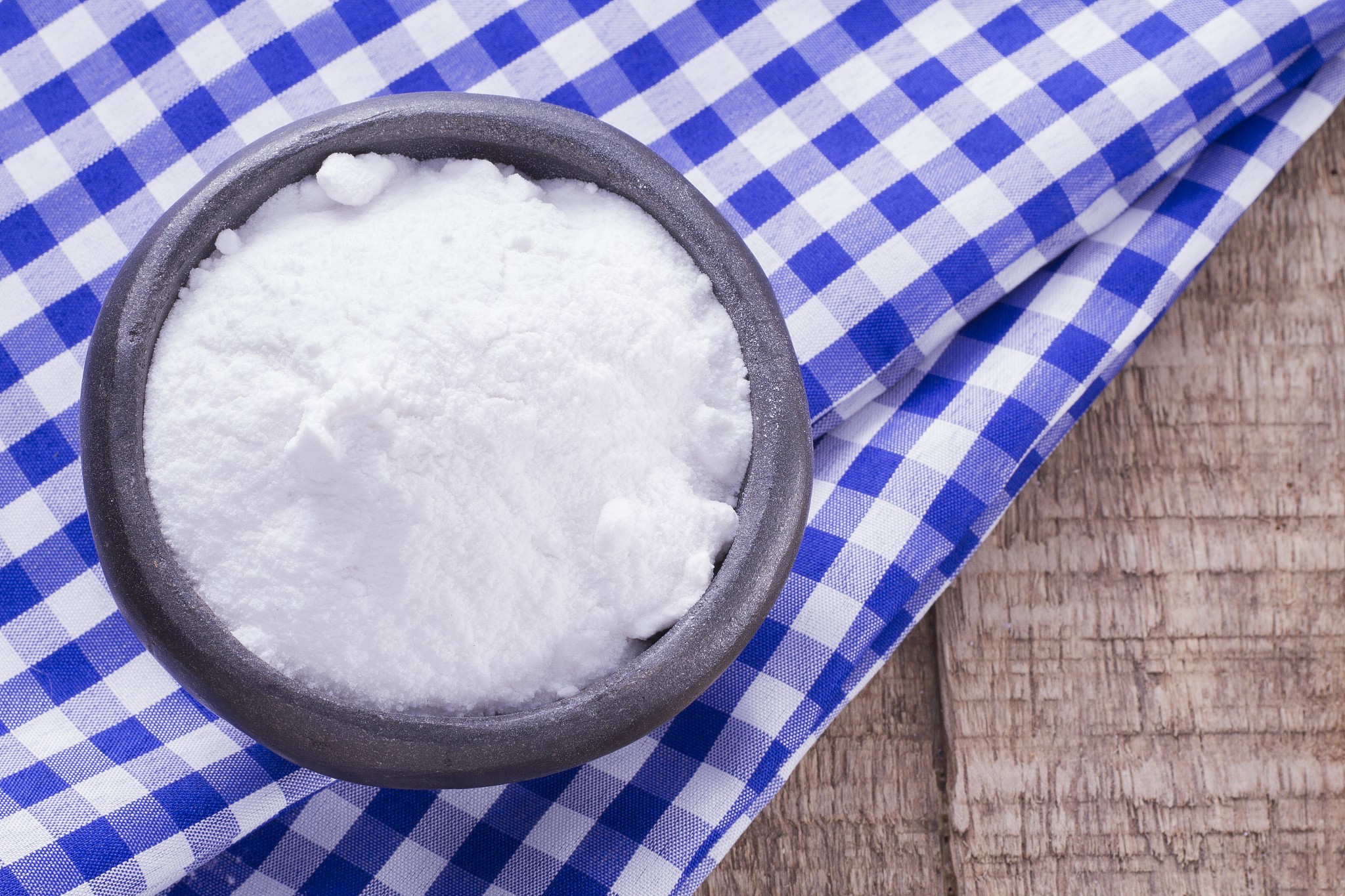 baking soda on the table, for cleaning and disinfection