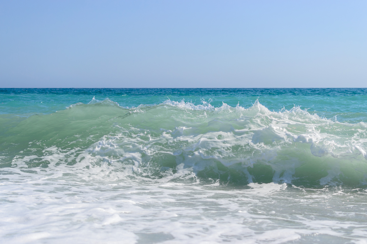 请用比喻的手法描写浪花