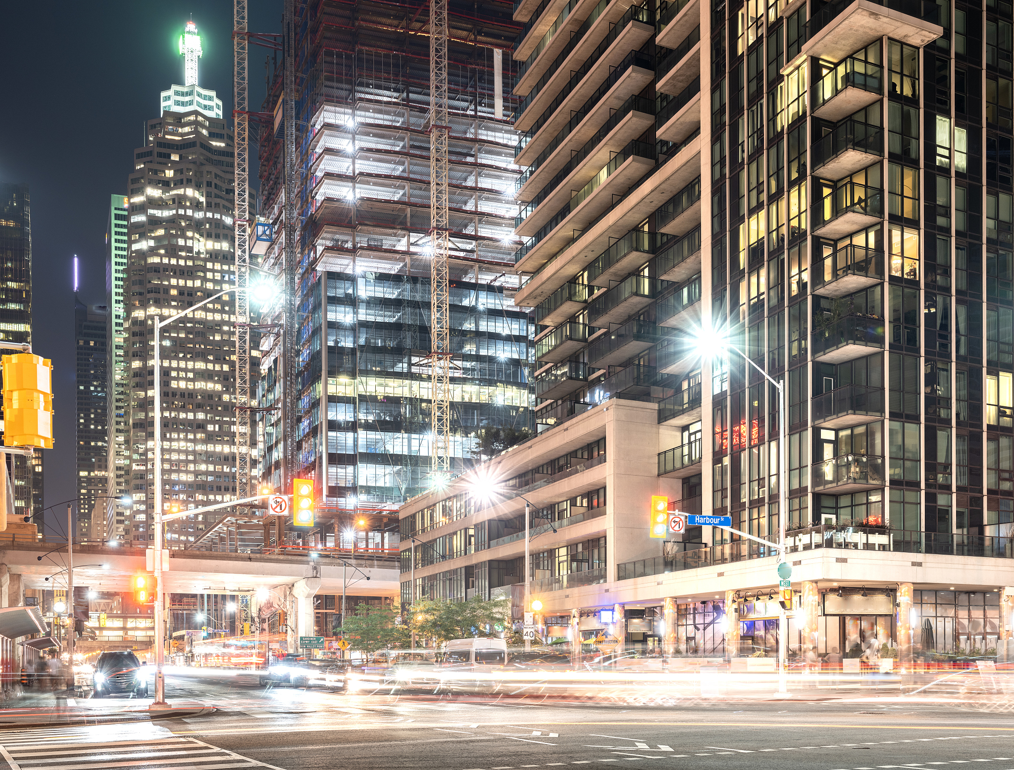 toronto city skyline at dusk